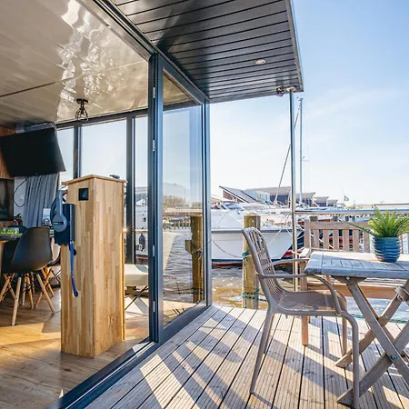 Houseboat Campi 4 Persons Chalet Uitgeest