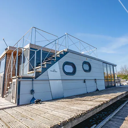 Houseboat Campi 4 Persons * Uitgeest