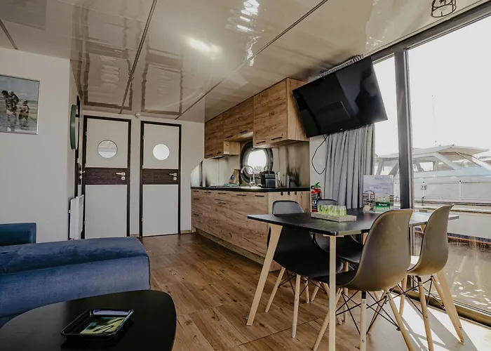 Houseboat Campi 4 Persons * Uitgeest